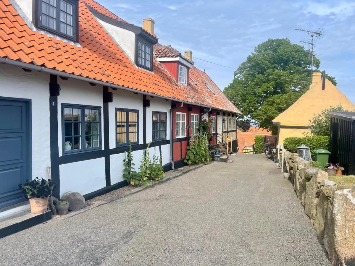 Nybygget Hus I Svaneke Taet Pa Klipper, Skov Og Hav Exterior foto