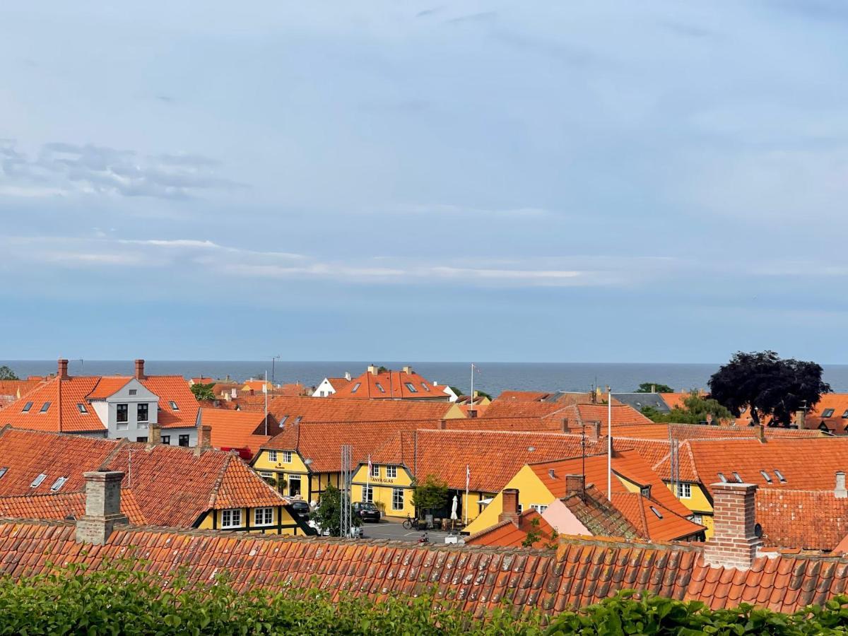 Nybygget Hus I Svaneke Taet Pa Klipper, Skov Og Hav Exterior foto