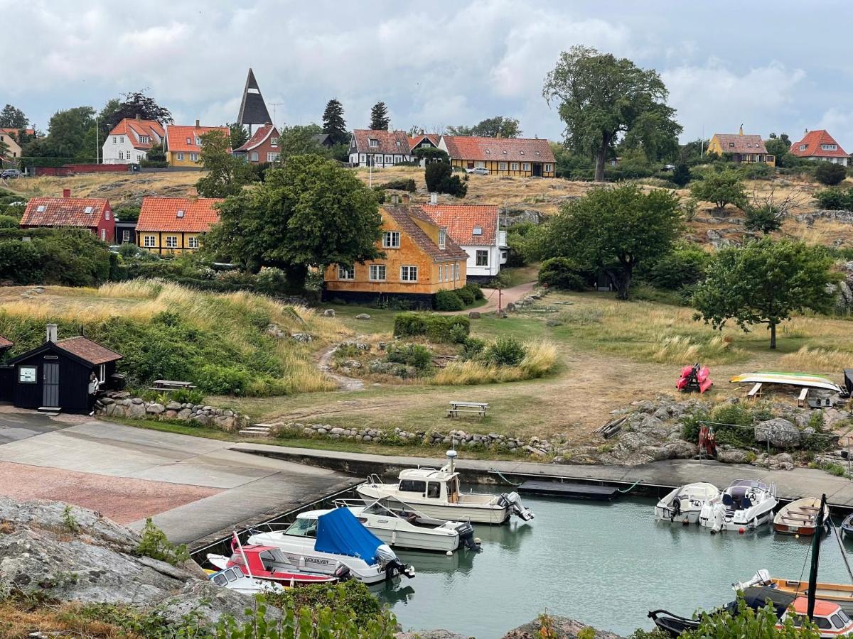 Nybygget Hus I Svaneke Taet Pa Klipper, Skov Og Hav Exterior foto